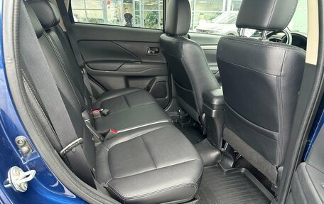 Mitsubishi Outlander III рестайлинг 3, 2015 год, 1 889 000 рублей, 8 фотография