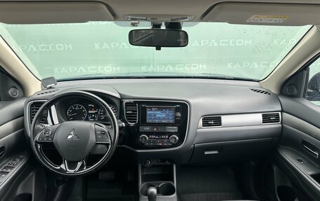 Mitsubishi Outlander III рестайлинг 3, 2015 год, 1 889 000 рублей, 6 фотография