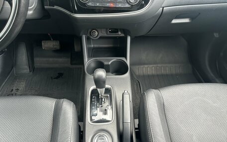 Mitsubishi Outlander III рестайлинг 3, 2015 год, 1 889 000 рублей, 11 фотография