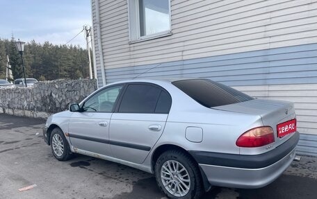 Toyota Avensis III рестайлинг, 2002 год, 400 000 рублей, 1 фотография
