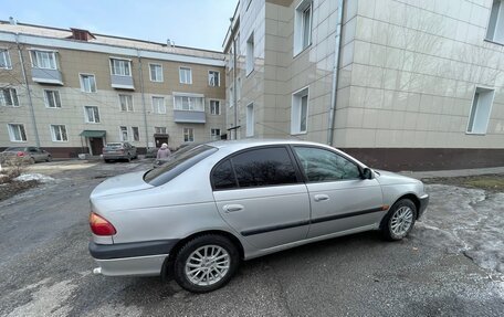 Toyota Avensis III рестайлинг, 2002 год, 400 000 рублей, 4 фотография