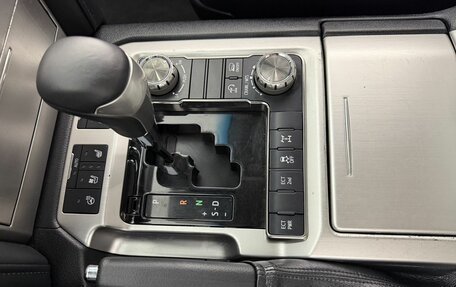 Toyota Land Cruiser 200, 2019 год, 5 700 000 рублей, 28 фотография
