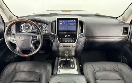 Toyota Land Cruiser 200, 2019 год, 5 700 000 рублей, 22 фотография