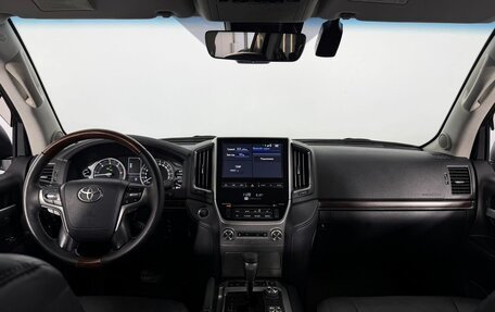 Toyota Land Cruiser 200, 2019 год, 5 700 000 рублей, 23 фотография
