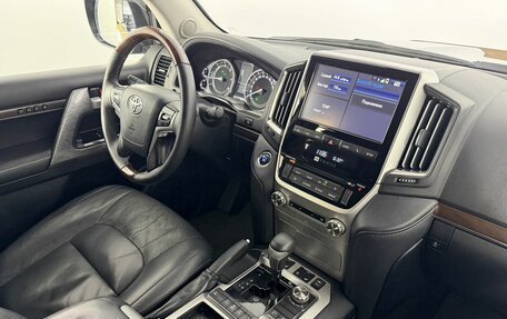 Toyota Land Cruiser 200, 2019 год, 5 700 000 рублей, 34 фотография