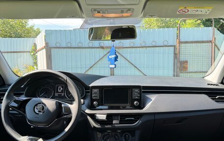 Skoda Rapid II, 2021 год, 1 800 000 рублей, 30 фотография