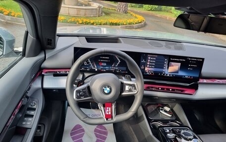 BMW 5 серия, 2023 год, 7 150 000 рублей, 14 фотография