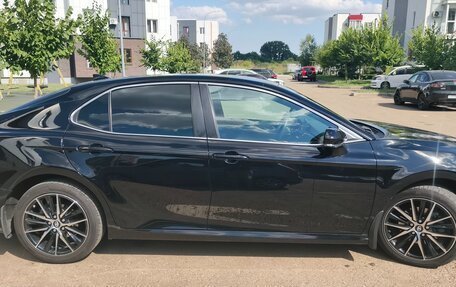 Toyota Camry, 2021 год, 2 400 000 рублей, 3 фотография