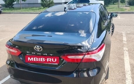Toyota Camry, 2021 год, 2 400 000 рублей, 4 фотография