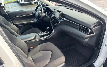 Toyota Camry, 2021 год, 2 098 000 рублей, 10 фотография
