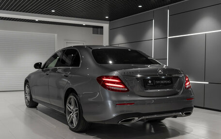 Mercedes-Benz E-Класс, 2019 год, 3 275 000 рублей, 4 фотография