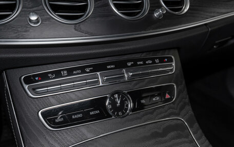 Mercedes-Benz E-Класс, 2019 год, 3 275 000 рублей, 15 фотография