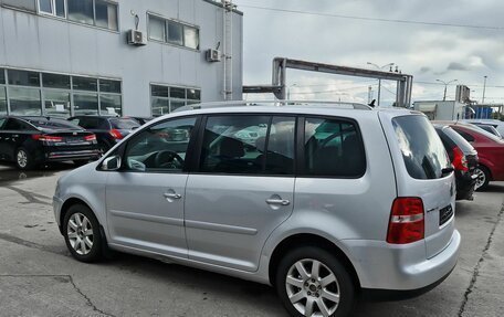 Volkswagen Touran III, 2004 год, 415 000 рублей, 4 фотография