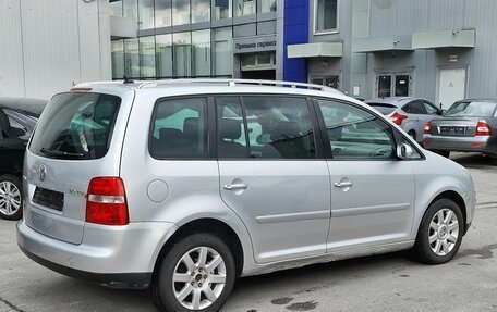 Volkswagen Touran III, 2004 год, 415 000 рублей, 3 фотография