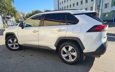 Toyota RAV4, 2020 год, 3 290 000 рублей, 3 фотография