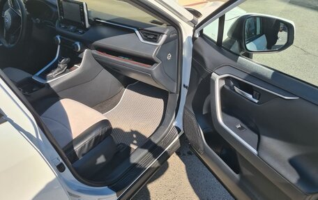 Toyota RAV4, 2020 год, 3 290 000 рублей, 11 фотография