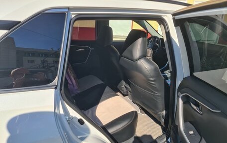 Toyota RAV4, 2020 год, 3 290 000 рублей, 12 фотография