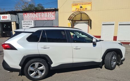 Toyota RAV4, 2020 год, 3 290 000 рублей, 8 фотография