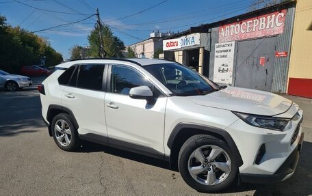 Toyota RAV4, 2020 год, 3 290 000 рублей, 7 фотография