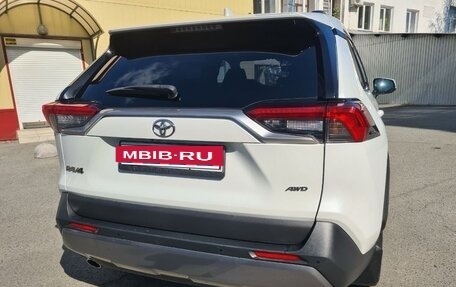 Toyota RAV4, 2020 год, 3 290 000 рублей, 6 фотография