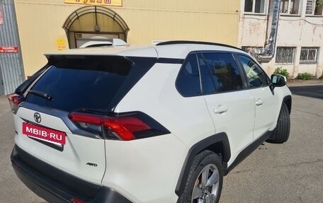 Toyota RAV4, 2020 год, 3 290 000 рублей, 9 фотография
