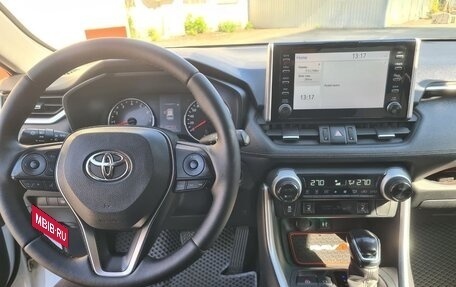 Toyota RAV4, 2020 год, 3 290 000 рублей, 13 фотография