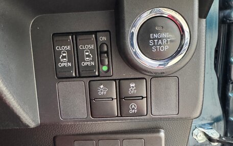 Toyota Roomy I, 2017 год, 900 000 рублей, 6 фотография