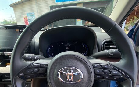 Toyota Yaris Cross, 2022 год, 2 050 000 рублей, 9 фотография