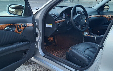 Mercedes-Benz E-Класс, 2004 год, 1 630 000 рублей, 10 фотография