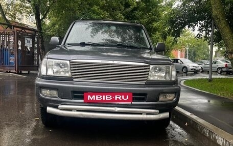 Toyota Land Cruiser 100 рестайлинг 2, 2005 год, 2 150 000 рублей, 2 фотография