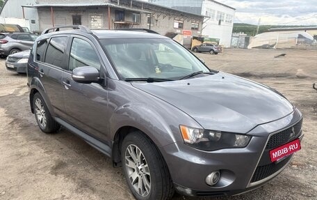 Mitsubishi Outlander III рестайлинг 3, 2011 год, 1 072 000 рублей, 2 фотография