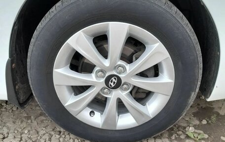 Hyundai Solaris II рестайлинг, 2012 год, 750 000 рублей, 10 фотография