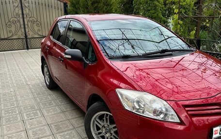 Toyota Auris II, 2010 год, 1 550 000 рублей, 2 фотография