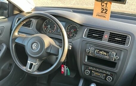 Volkswagen Jetta VI, 2012 год, 999 000 рублей, 2 фотография
