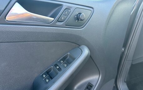 Volkswagen Jetta VI, 2012 год, 999 000 рублей, 20 фотография