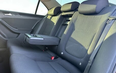 Volkswagen Jetta VI, 2012 год, 999 000 рублей, 23 фотография