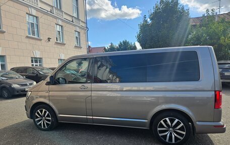 Volkswagen Multivan T6 рестайлинг, 2017 год, 3 780 000 рублей, 4 фотография