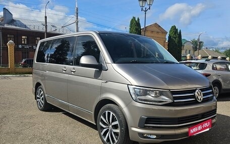 Volkswagen Multivan T6 рестайлинг, 2017 год, 3 780 000 рублей, 3 фотография