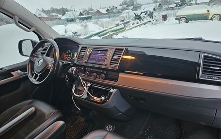 Volkswagen Multivan T6 рестайлинг, 2017 год, 3 780 000 рублей, 15 фотография