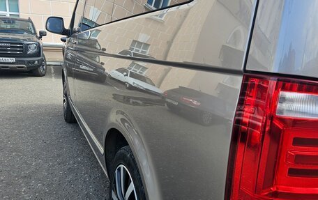 Volkswagen Multivan T6 рестайлинг, 2017 год, 3 780 000 рублей, 6 фотография