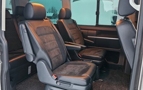 Volkswagen Multivan T6 рестайлинг, 2017 год, 3 780 000 рублей, 16 фотография