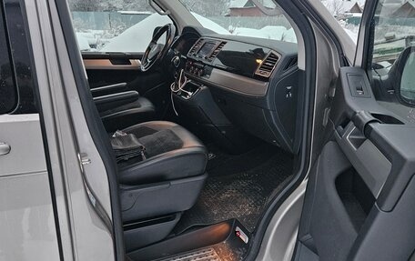 Volkswagen Multivan T6 рестайлинг, 2017 год, 3 780 000 рублей, 14 фотография