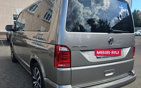 Volkswagen Multivan T6 рестайлинг, 2017 год, 3 780 000 рублей, 5 фотография