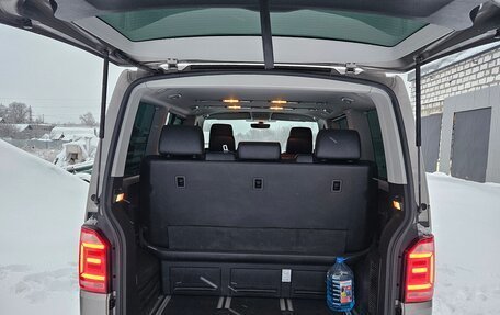 Volkswagen Multivan T6 рестайлинг, 2017 год, 3 780 000 рублей, 20 фотография