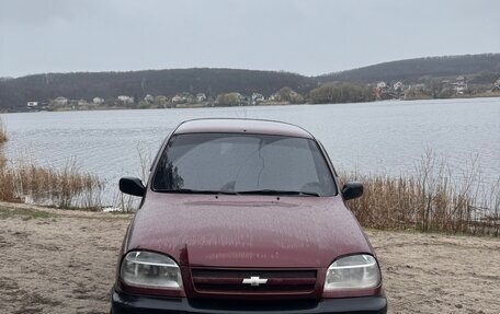 Chevrolet Niva I рестайлинг, 2004 год, 350 000 рублей, 1 фотография