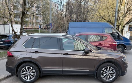 Volkswagen Tiguan II, 2018 год, 2 500 000 рублей, 2 фотография