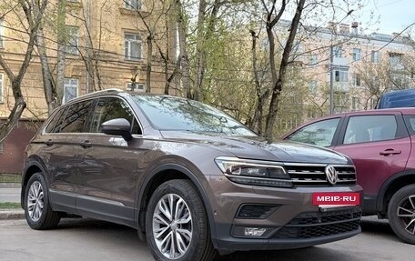Volkswagen Tiguan II, 2018 год, 2 500 000 рублей, 3 фотография