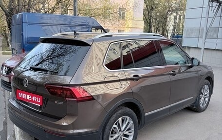 Volkswagen Tiguan II, 2018 год, 2 500 000 рублей, 4 фотография