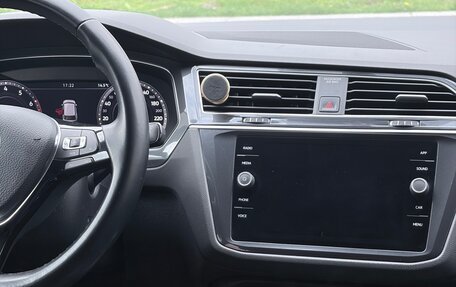 Volkswagen Tiguan II, 2018 год, 2 500 000 рублей, 21 фотография