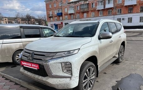 Mitsubishi Montero Sport, 2022 год, 4 400 000 рублей, 2 фотография